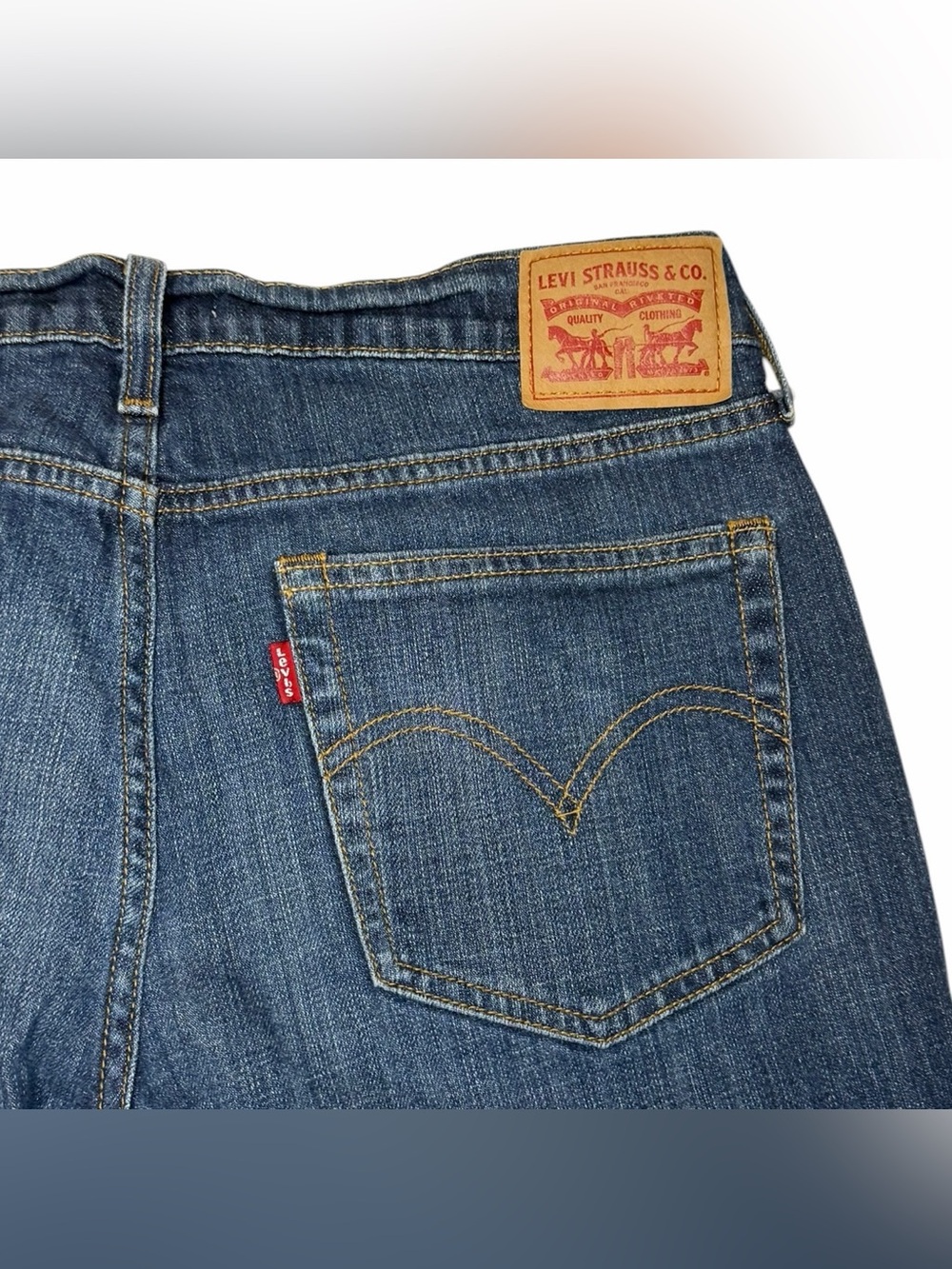 Levi’s Womens Size 29 Boyfriend Jeans Medium Wash Relaxed Straight Leg - Picture 6 of 6